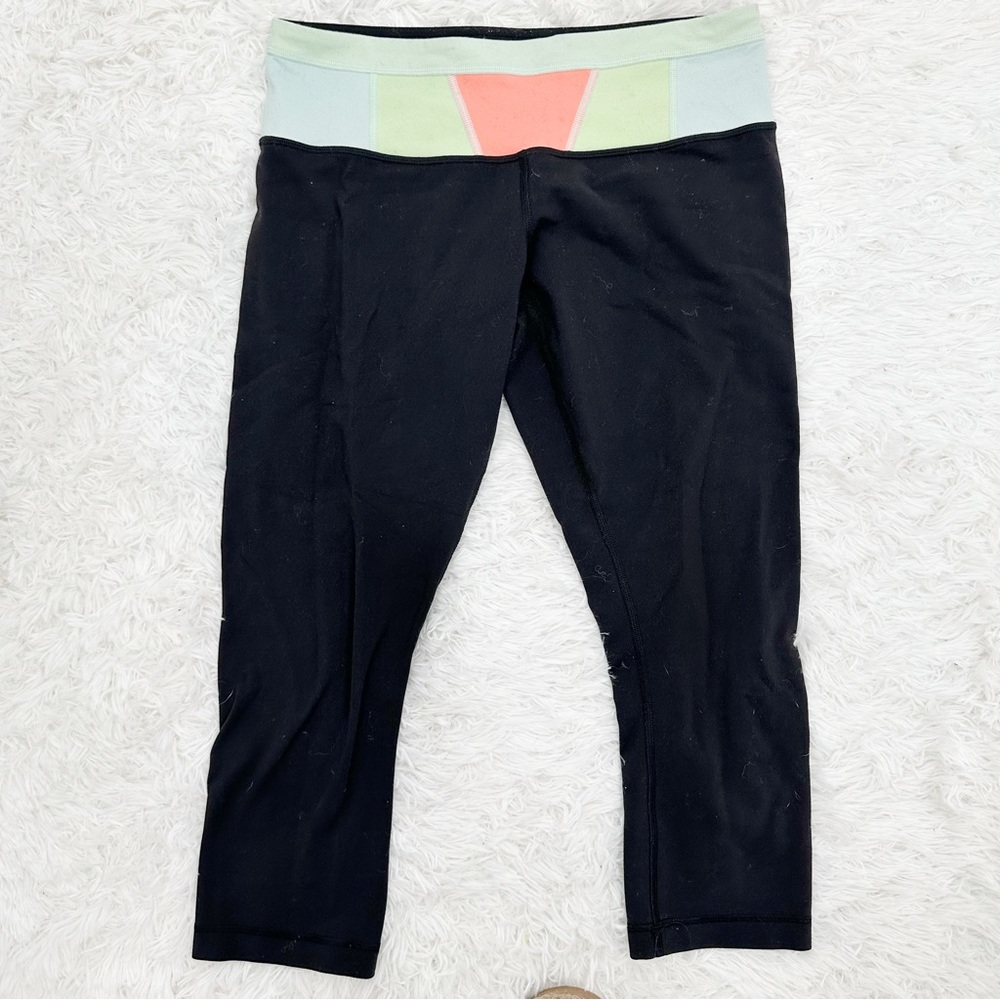 Lululemon Black Reversible cropped Leggings 8 - Picture 1 of 6